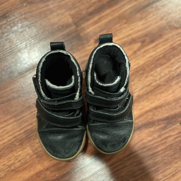 Toddler Black Velcro UGG Shoes - Picture 5 of 12